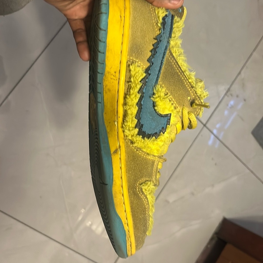 I’m selling Nike SB yellow bear